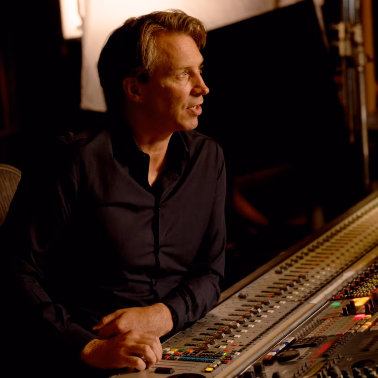 Giles Martin in een studio